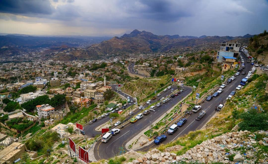 لجنة الطوارئ بتعز تعلق الدراسة والعمل في المديريات الخاضعة للحوثيين